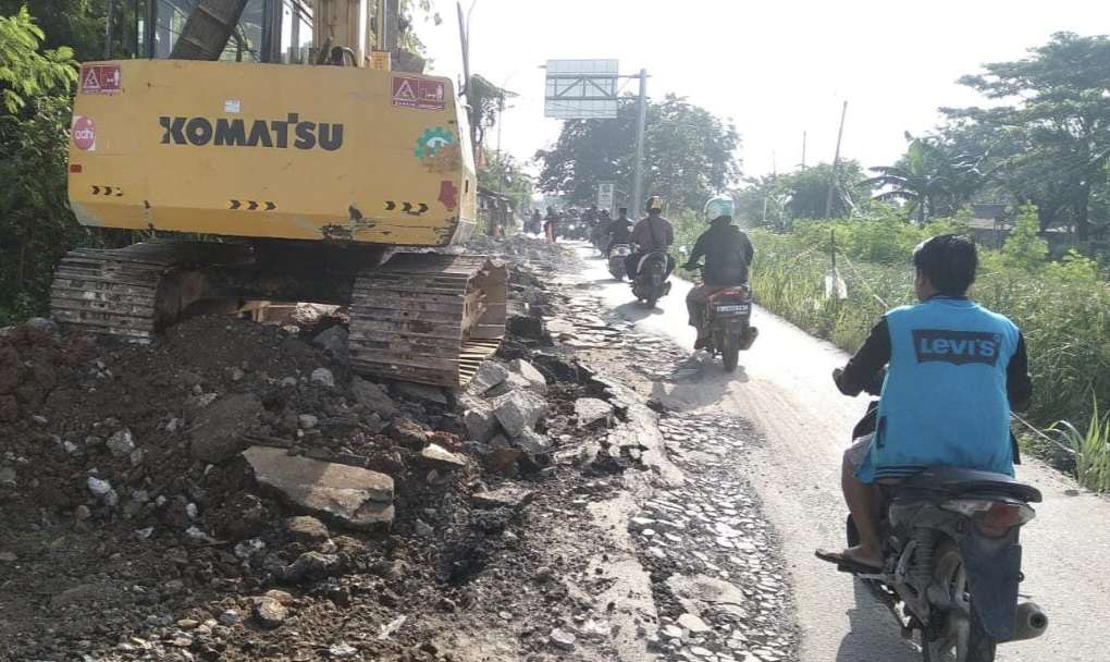 Jalan Amblas Di Exit Tol Gabus Diperbaiki - Bekasi Times